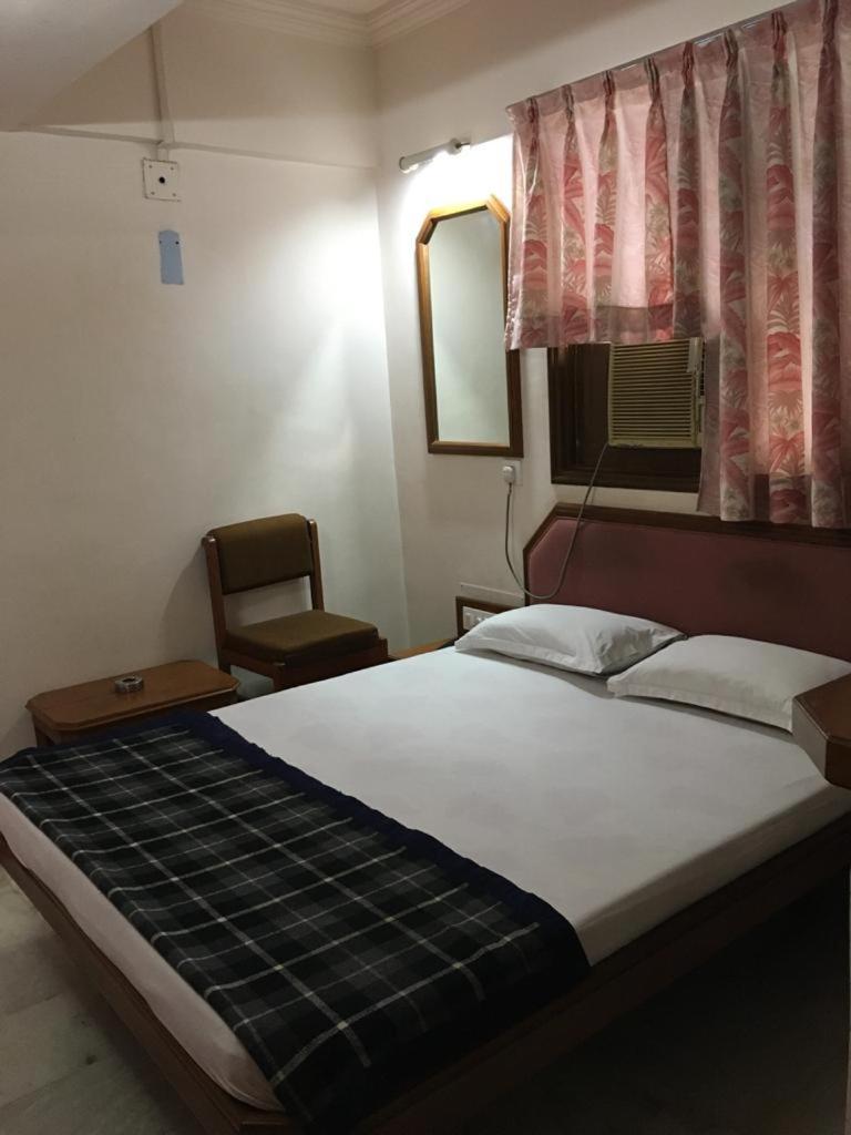 Hotel GRG Vadodara Exterior foto