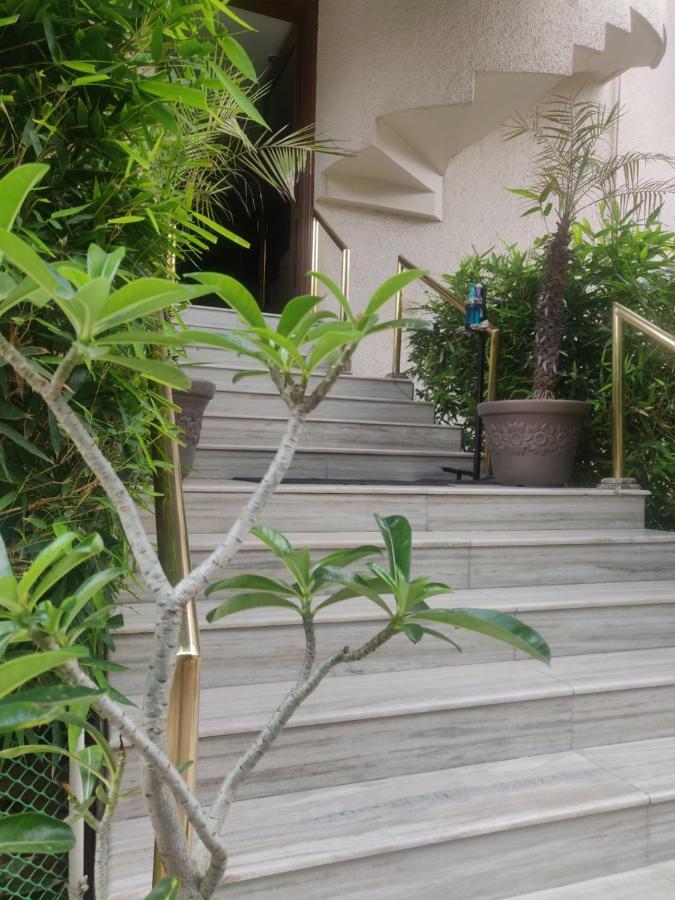 Hotel GRG Vadodara Exterior foto