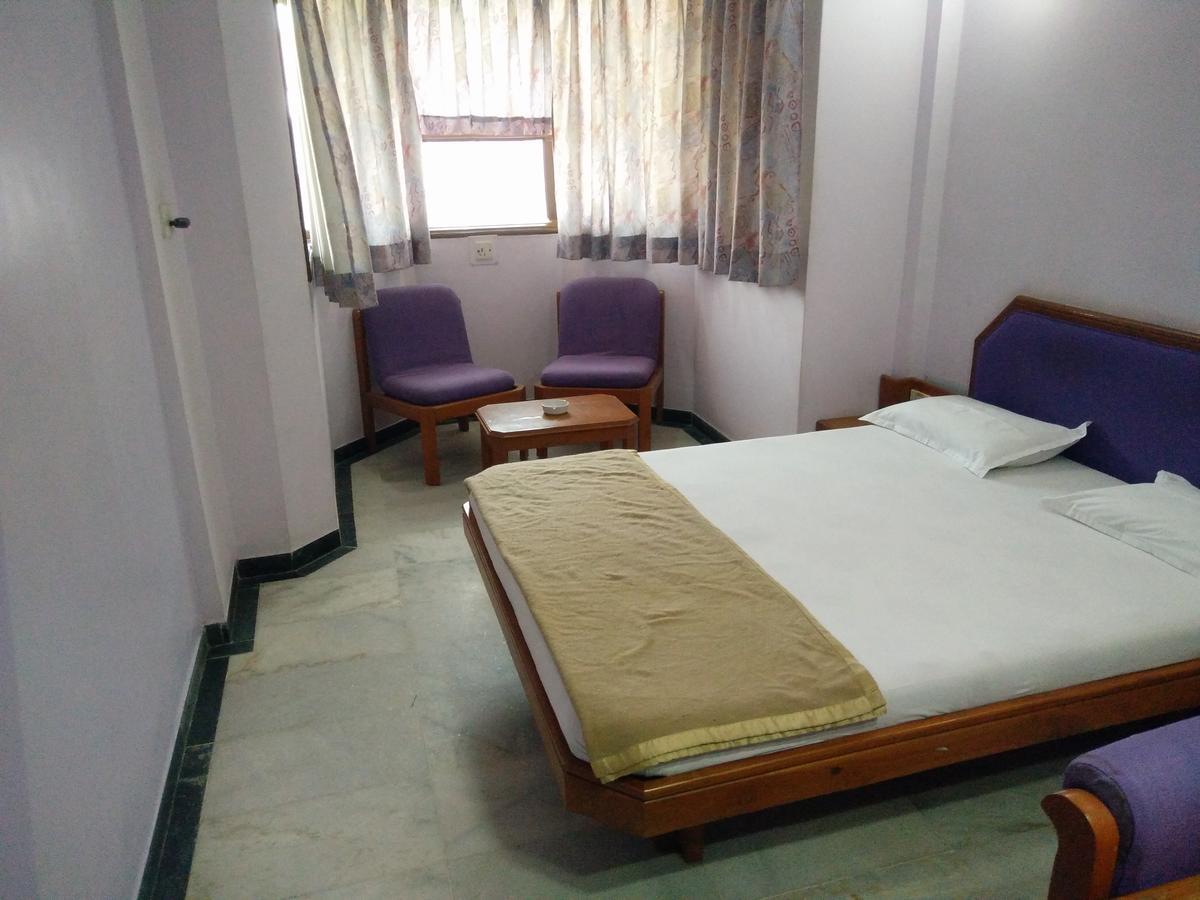 Hotel GRG Vadodara Exterior foto